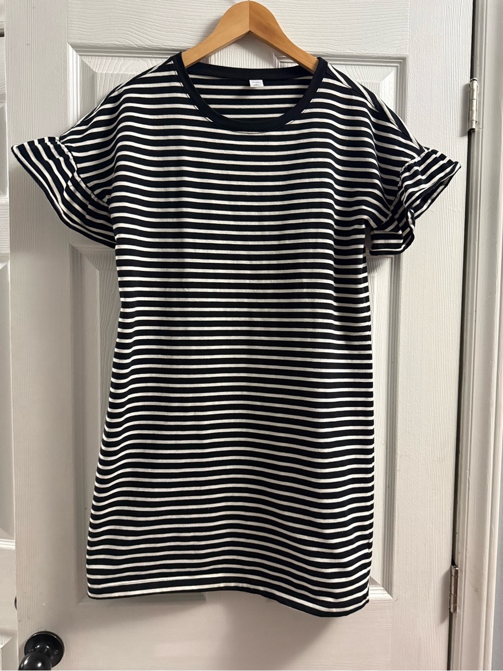 Old Navy Striped Dress With Ruffled Sleeves Size Medium